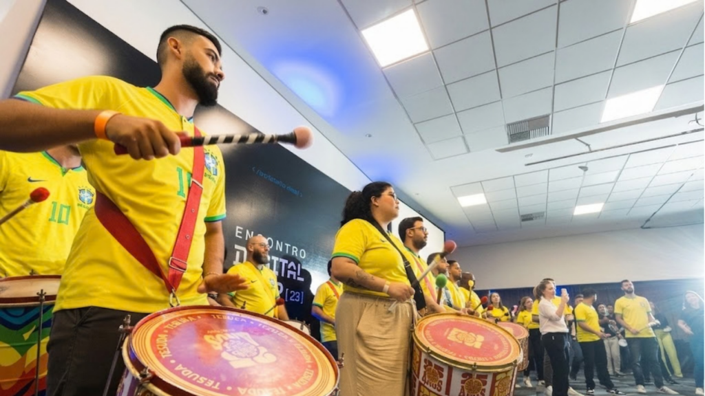 Team Music: Uma Só Voz, o team building que transforma seu time em uma torcida