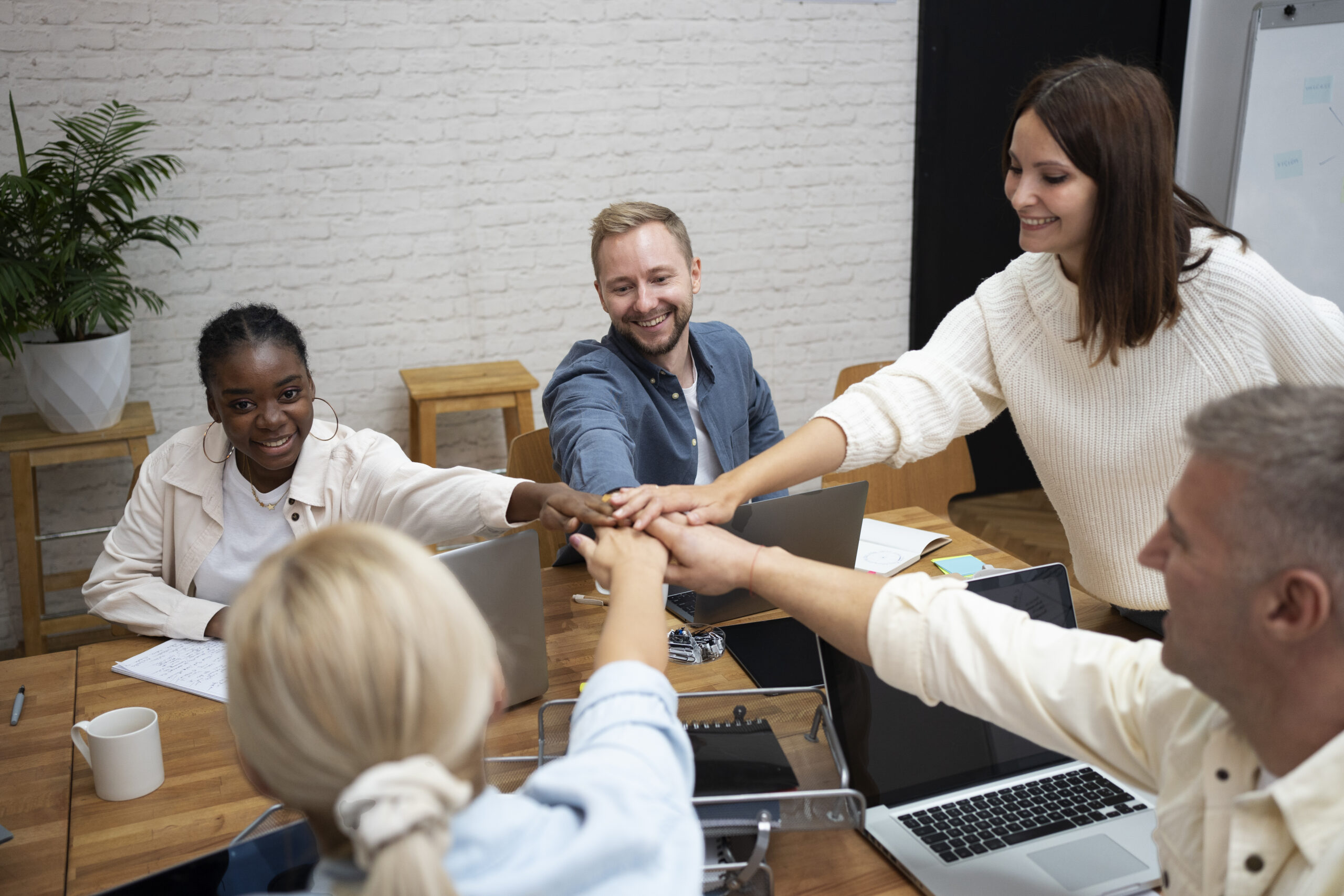 Colaboração nas empresas: como promovê-la superando a cultura de silos - Aldeia Incompany
